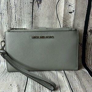 NWOT Michael Kors double zipper tan wristlet. 6 cc slots and ID holder.